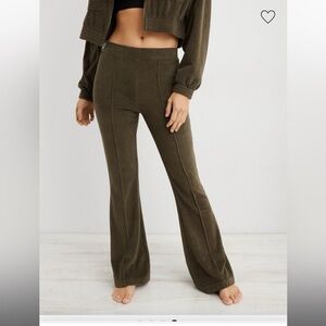 Aerie Women's Pants Corduroy Olive Flared Elastic Waist Regular Casual size M